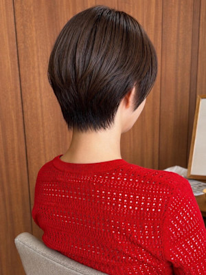 丸みのあるシルエットで、後ろ姿まで美しいショート