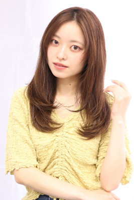 【10代20代30代】ナチュラルベージュ×ミディアムレイヤー