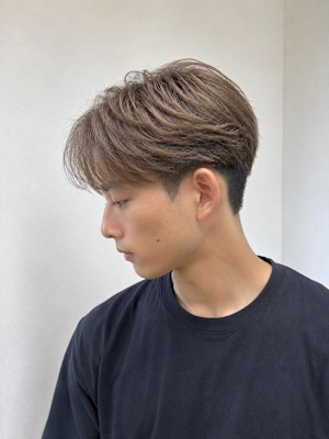 ミルクティーベージュ×ニュアンスフェザーパーマ◎