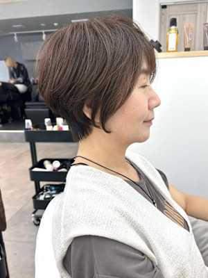 丸みのあるショートボブで大人可愛く！