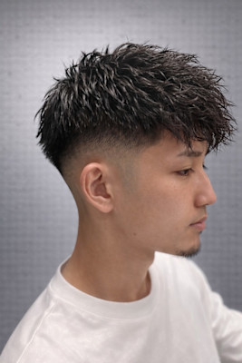 前下がりショート×フェードで創る、攻めのストリートスタイル