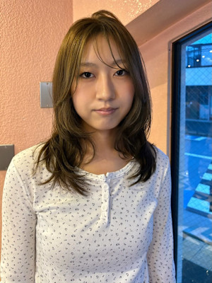 オリーブベージュ