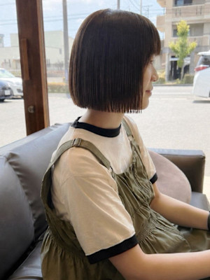 あごライン切りっぱなしボブ