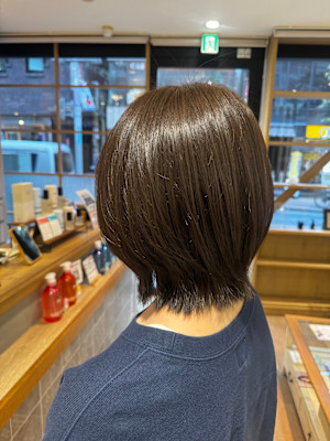 レイヤーで動きをプラスした艶やかくびれボブ【ミル】