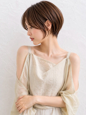 ダークベージュ ショートボブ 顔周りレイヤー 髪質改善