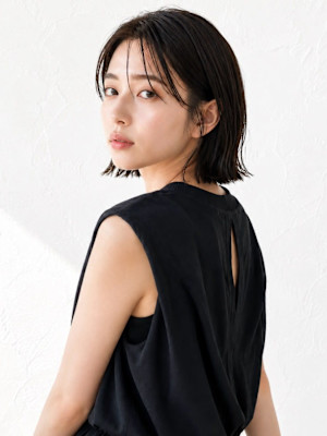 ダークアッシュ 髪質改善 顔周りレイヤー 外ハネボブ 20代
