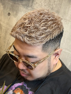 ブロンドパーマ×フェード
