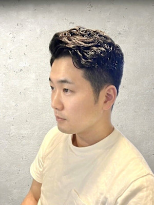ウェーブスタイル　フェードパーマメンズ大人