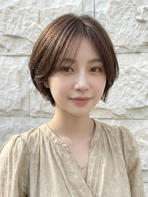 アッシュブラウンふんわり丸みショートボブ大人可愛いp
