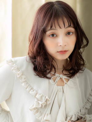 ミルクティーピンクハッシュカットゆるふわミディ20代30代