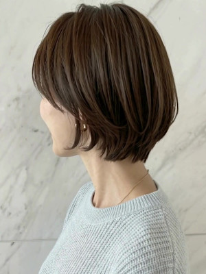 大人美人グレージュワンレンひし形ショートボブ　ミルクベージュ