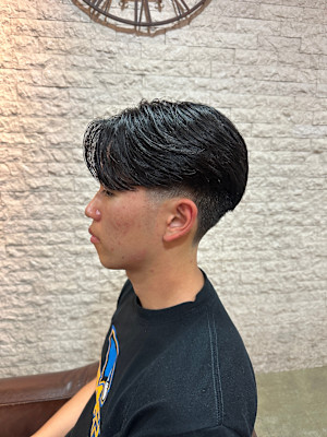 センターパート流すスタイル
