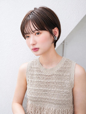シースルーバング耳掛けショートヘア