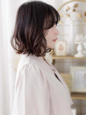 暗髪ローライトカラーブリーチなしゆるふわくびれレイヤー