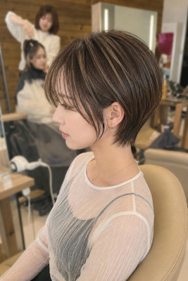 白髪ぼかしで活かすくびれショート