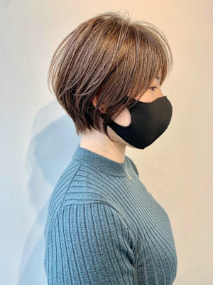 ショートボブ丸みショート白髪ぼかし