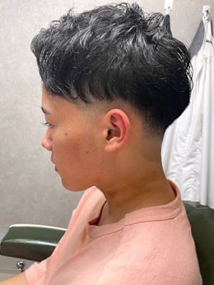 メンズパーマ ツイスパ ツーブロック 黒髪ショート 20代