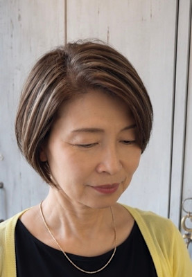 【40代・50代人気】白髪ぼかしハイライト×丸みショート