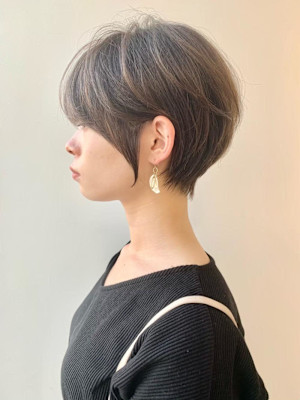 コンパクトボブで首周りスッキリと！元重