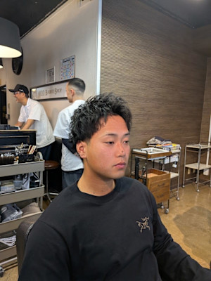 ツーブロックショートカルマヘアスリックバックジェットフェード