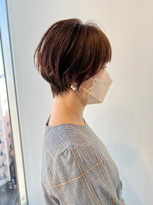 大人可愛い40代50代60代くびれショートボブ白髪ぼかし大鷲
