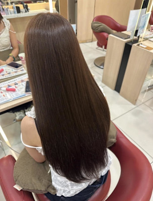 【伊勢原】イルミナカラー+髪質改善で叶える透明感オリーブ