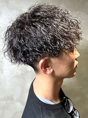 ツイストスパイラルパーマ マッシュ ツーブロック20代