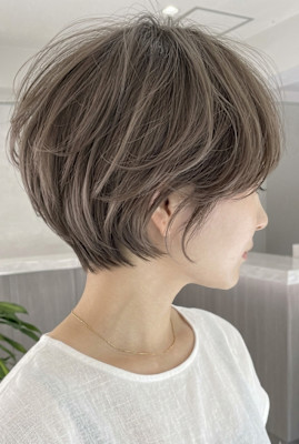 ハイトーンミルクティーグレージュ×ふんわり丸みマッシュショー