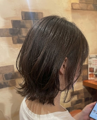毛先のキュッと跳ねる動きが可愛い外ハネボブ【411スタイル】