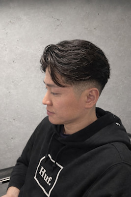 爽やかさ満点、アップバング×ニュアンスフェード