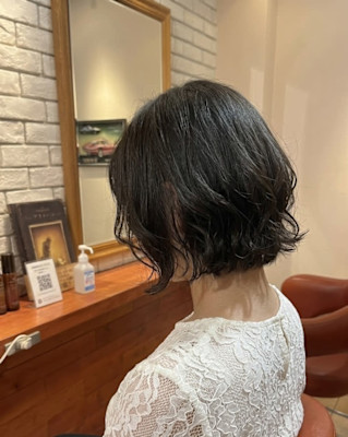 立体的なウェーブとくびれが魅力のボブ【415スタイル】