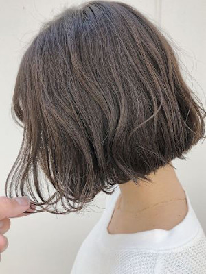 透明感溢れるカラーのオススメスタイル