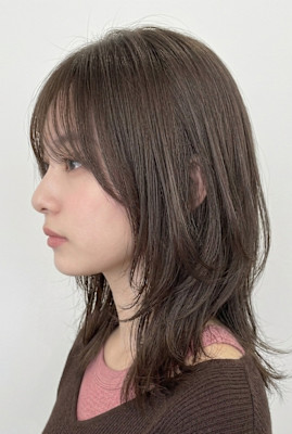 透明感オリーブグレージュ×小顔顔まわりレイヤーのくびれミディ