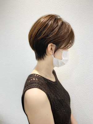 大人可愛い40代50代60代くびれショートボブ白髪ぼかし大鷲