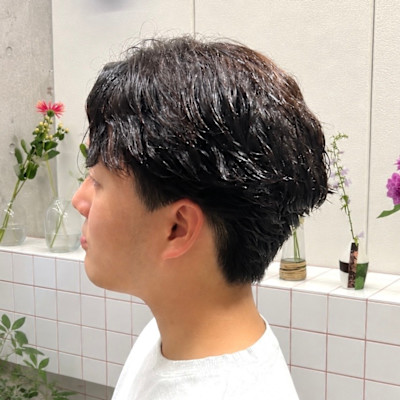 ゆるパーマショート黒髪