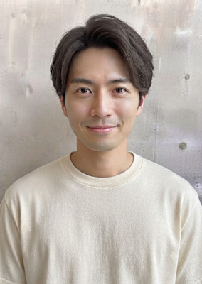 清潔感と大人の色気を演出するメンズスタイル