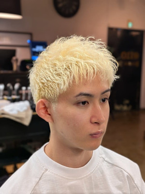 ツーブロックショートカルマヘアスリックバックジェットフェード