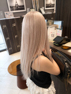 黄みゼロの圧倒的透明感☆ホワイトブロンドロング