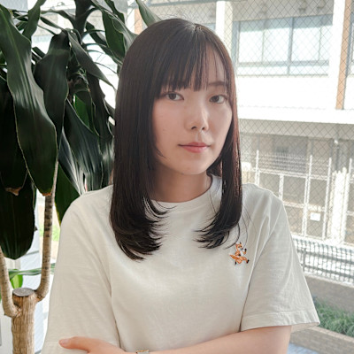  広がりを抑えて毛先まできれいなツヤ髪レイヤー