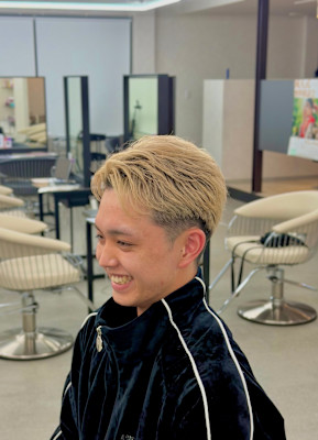 軽さで魅せる、色気ショートフェザー