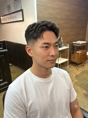 ツーブロックショートカルマヘアスリックバックジェットフェード