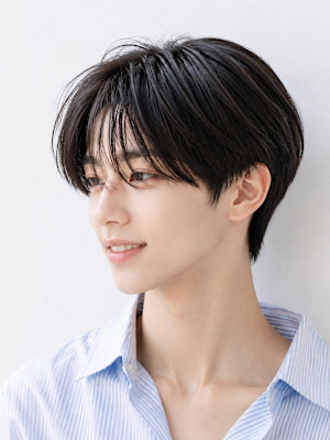 爽やか黒髪ショートxナチュラルセンターパート