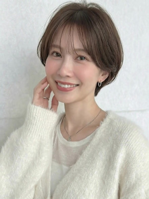オリーブグレージュひし形ショートマッシュ　大人ショートヘア