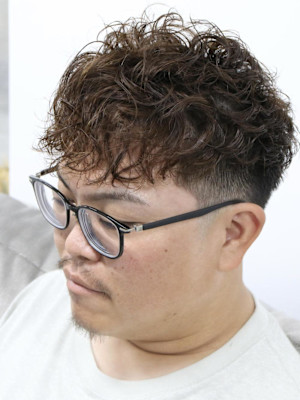 外人風パーマ×ナチュラルテーパーフェード