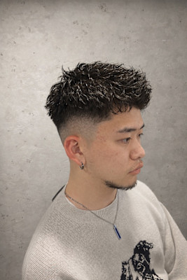 束感ショート×ハイフェードで魅せる、男の質感