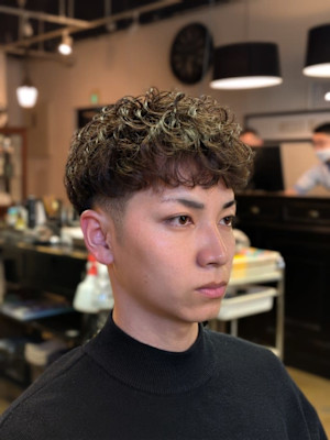 ツーブロックショートカルマヘアスリックバックジェットフェード