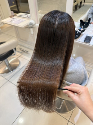 〈さらっとストレート〉カット＋縮毛矯正