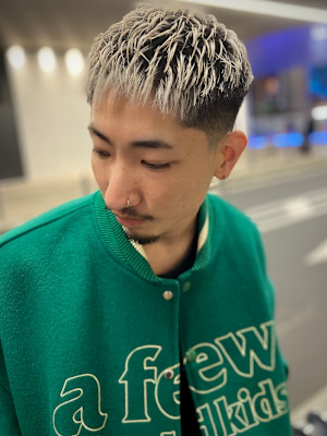 スキンフェード×ホワイトカラー　梅田　大阪　バーバー　理容室