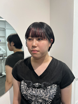 インナーカラー×マッシュショートで雰囲気チェンジ！