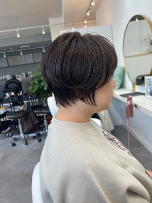 ショートボブ丸みショート白髪ぼかし